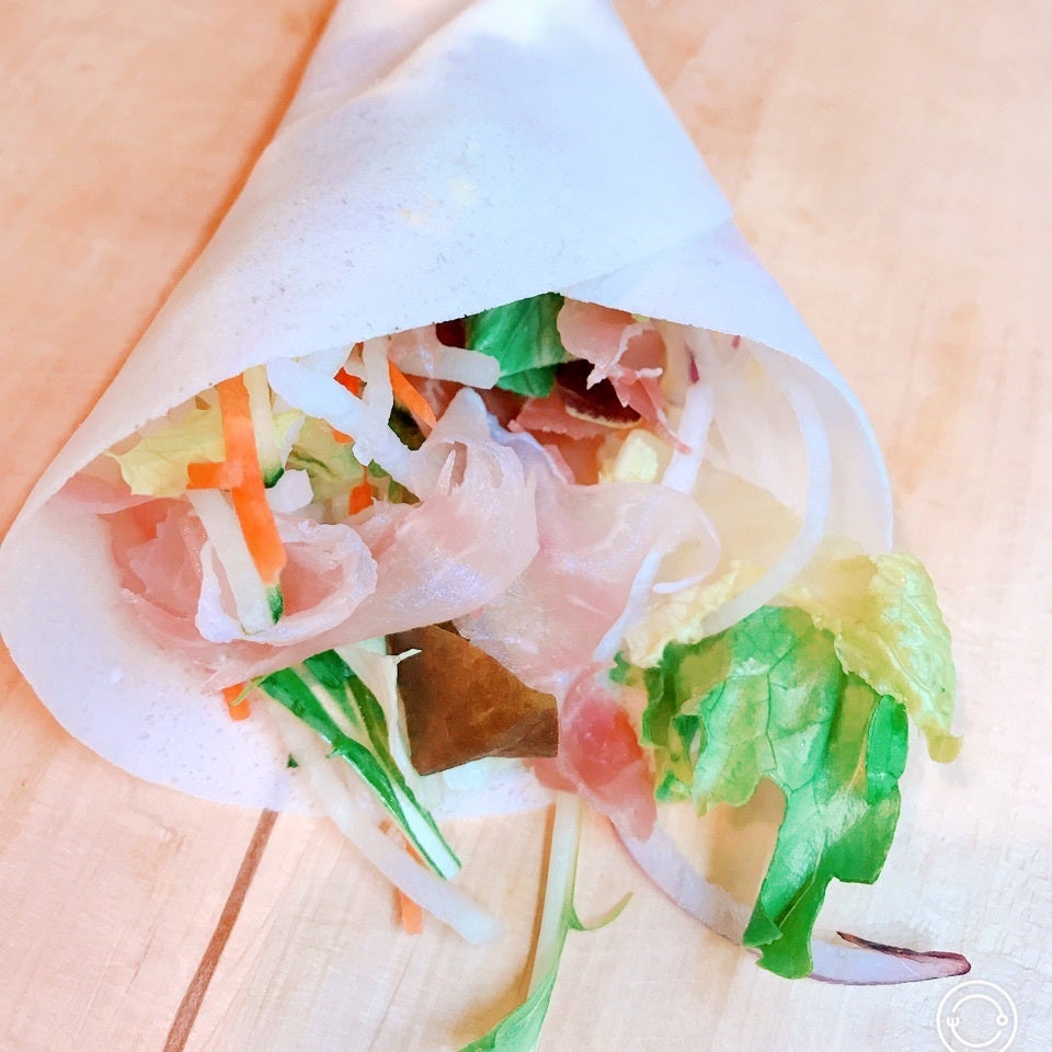 生ハムサラダ巻き