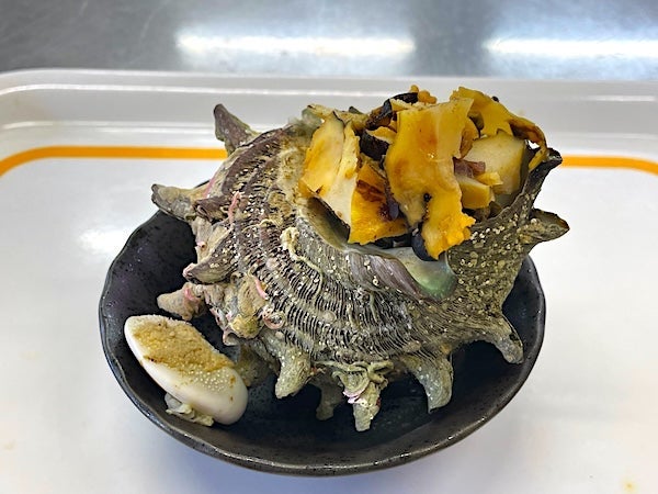 沖縄の鮮魚店で幸せな出会い