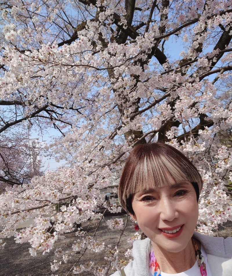 秋野暢子 恒例の遠足で鰻とソフトの画像