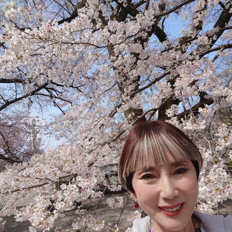 秋野暢子 恒例の遠足で鰻とソフトの画像