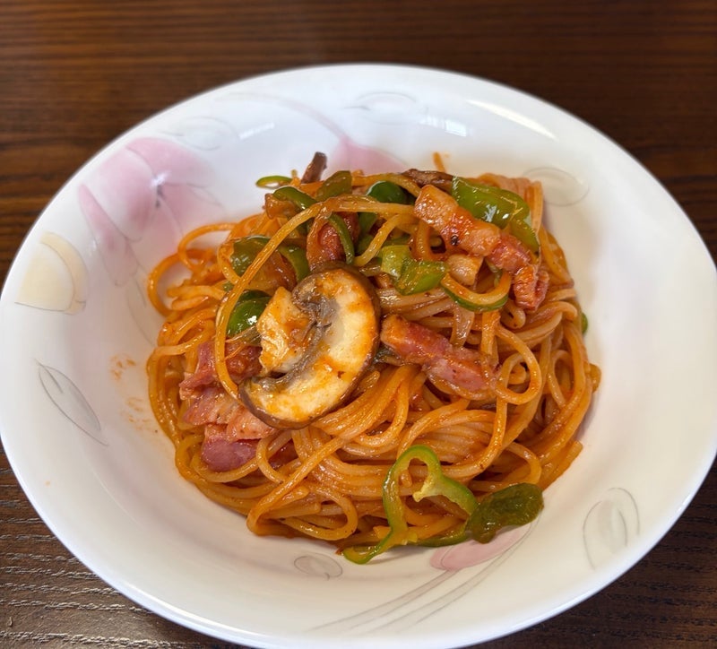 食べ過ぎて身体が重く動けない夜の画像