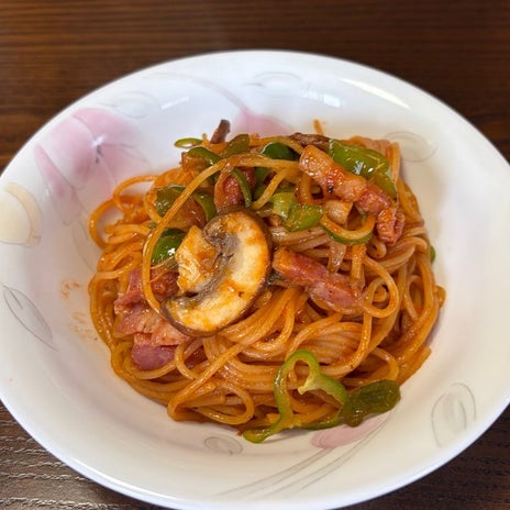 食べ過ぎて身体が重く動けない夜の画像