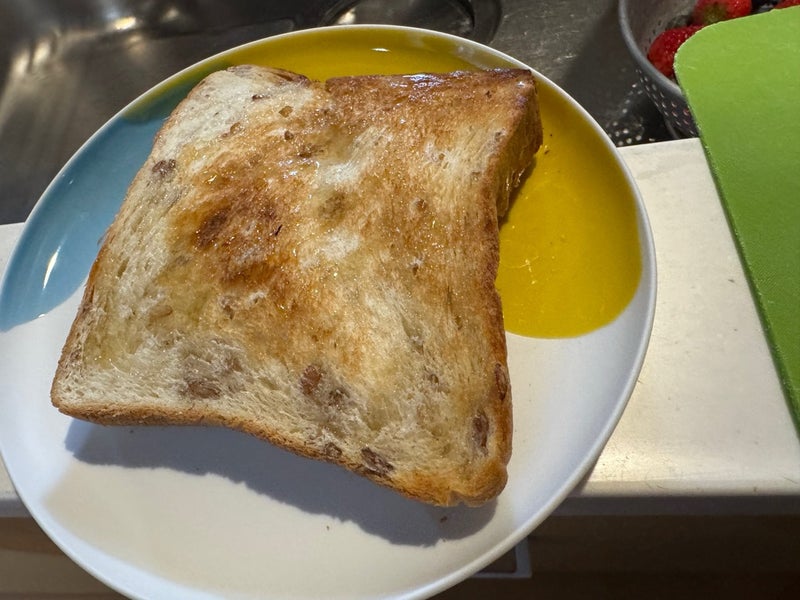 クロ カップを置き忘れ朝から水浸しの画像