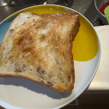 クロ カップを置き忘れ朝から水浸しの画像