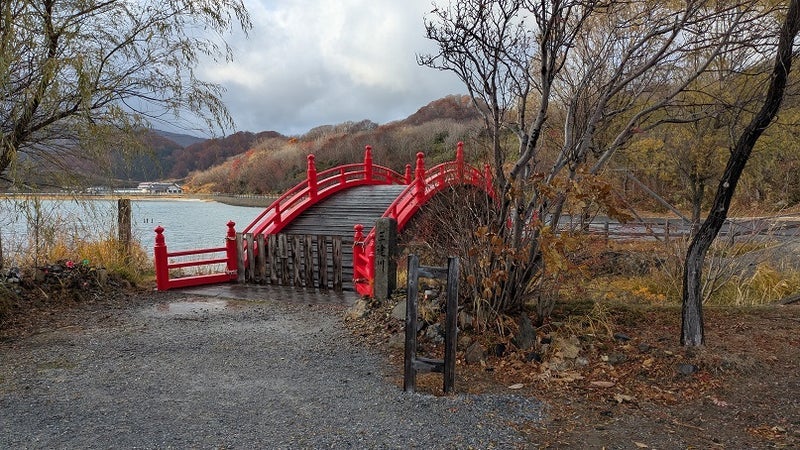 閉山していて中を少しだけ見えた場所の画像