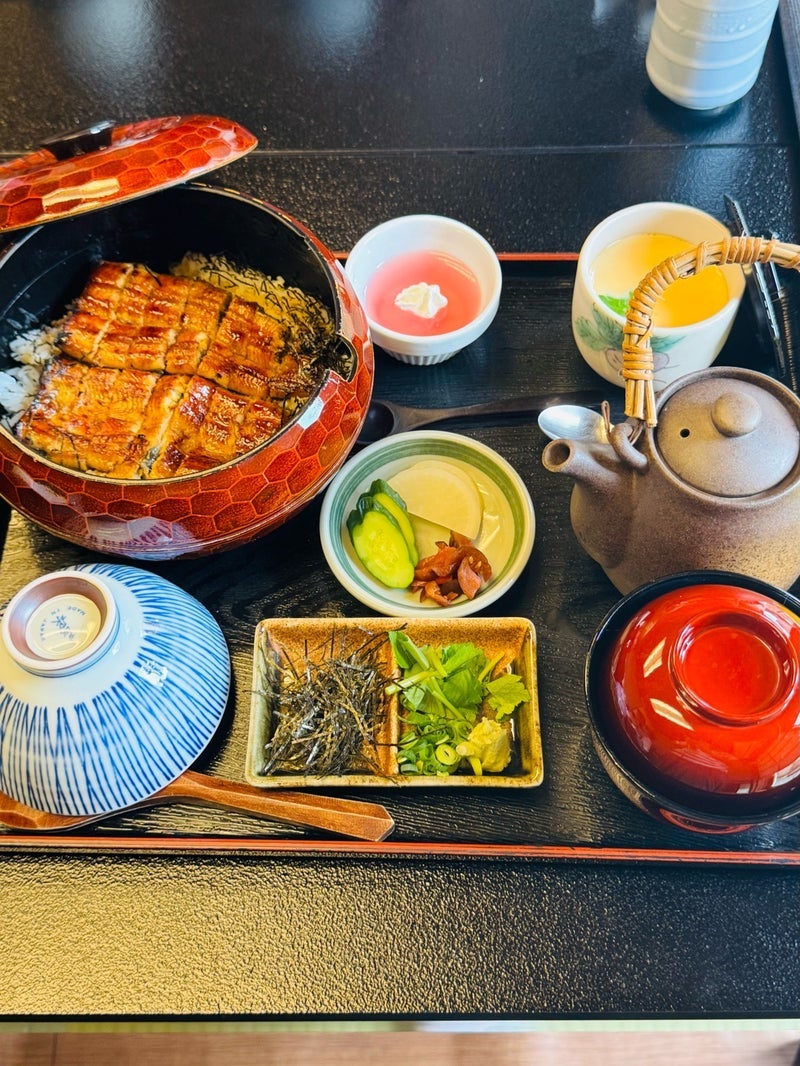 だいた 地元の料亭で豪華な食事