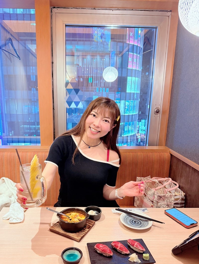 そのまま味わいたいほどの上質肉寿司の画像