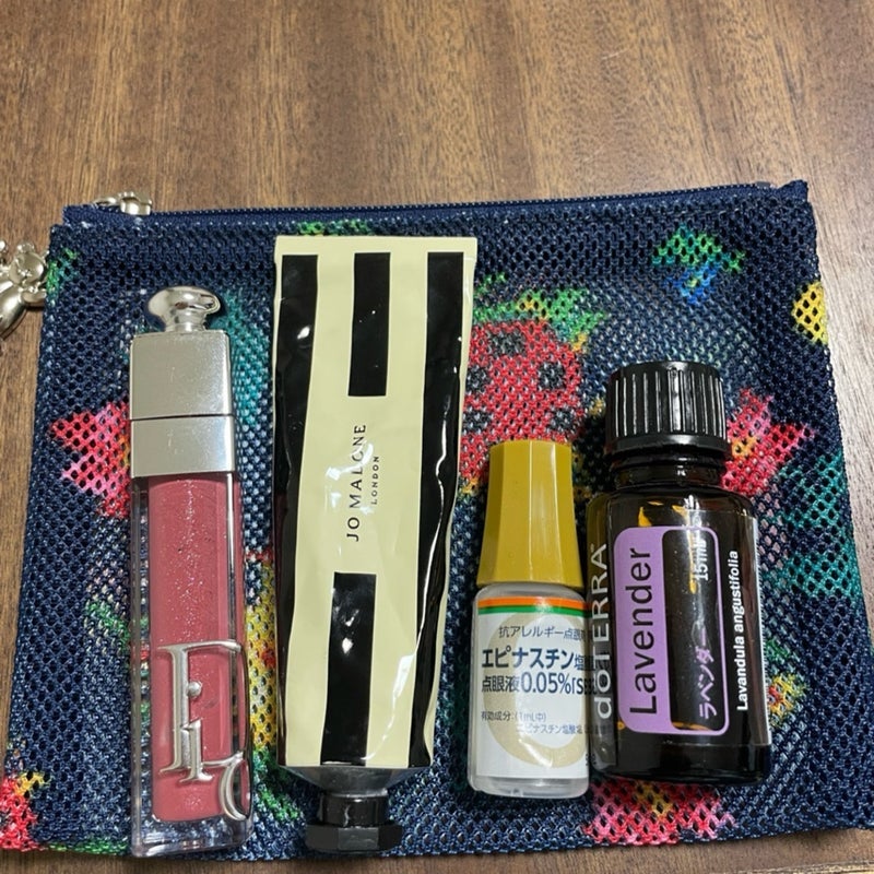 5年ぶりに買い替えたポーチと小物の画像
