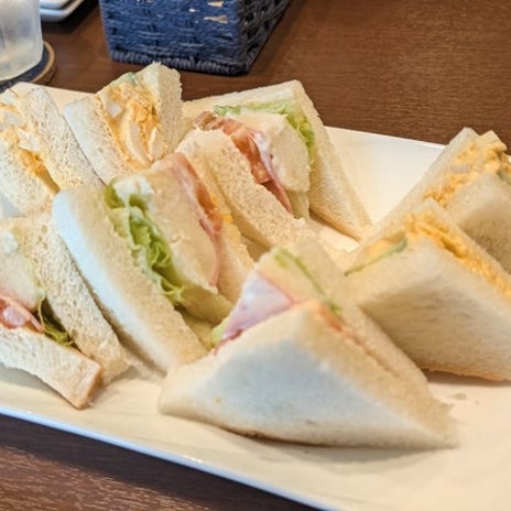 クイズが難しい喫茶店のモーニングの画像