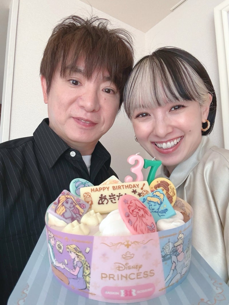 南明奈 恒例のアイスケーキで誕生日の画像