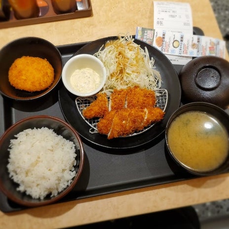 ケーキより安かった遅い晩御飯の画像