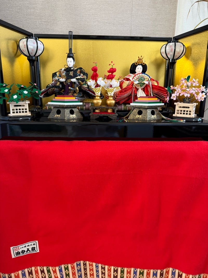 原田龍二の妻 母を思い飾る雛人形の画像