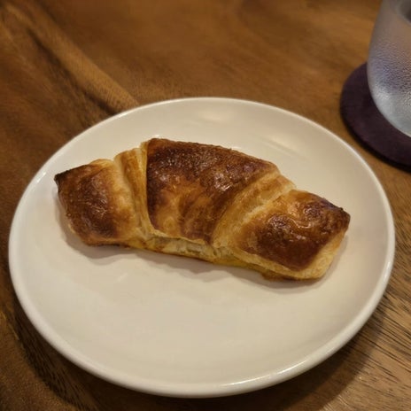 初めて行ったレストランの手作りパンの画像