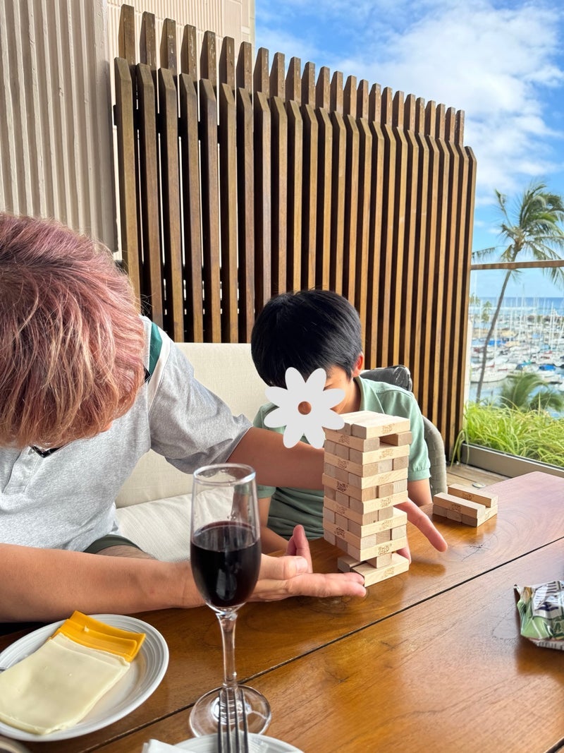 プールで男の子と数時間遊んだ息子の画像