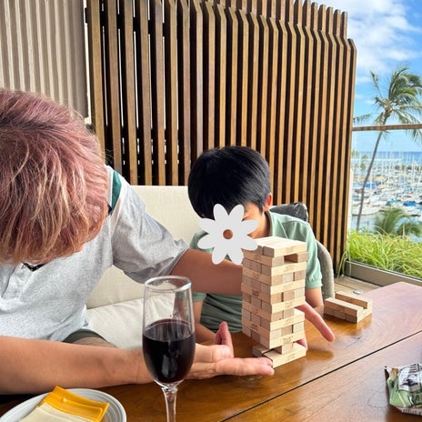 プールで男の子と数時間遊んだ息子の画像