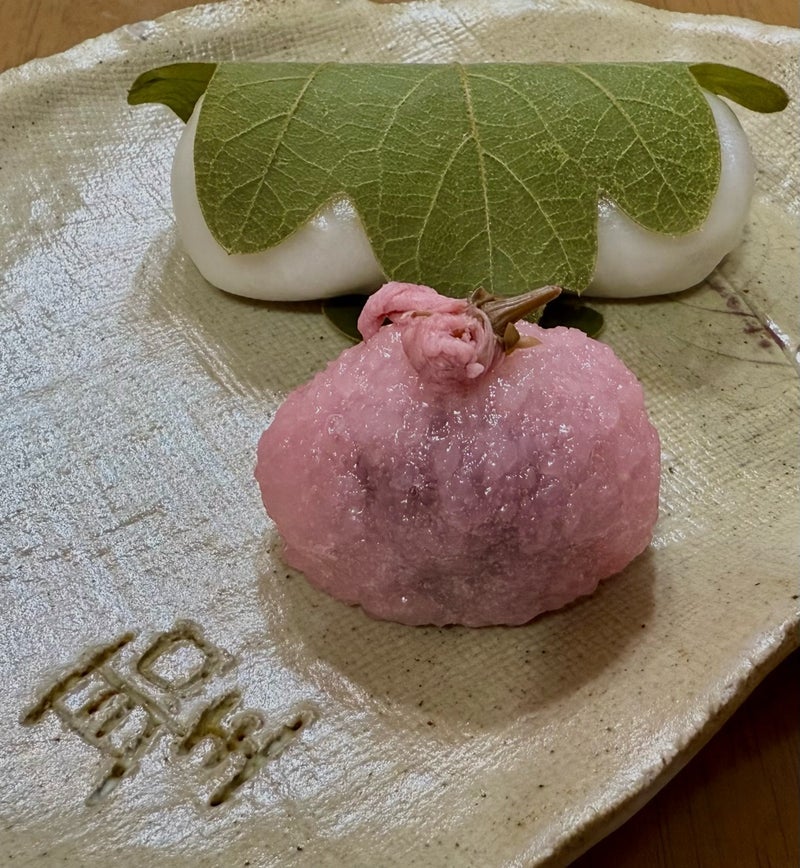 母が見て驚いていた関東の桜餅