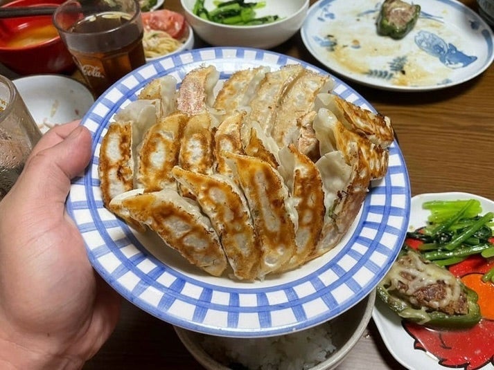 プロの仕上がりの特製焼き餃子の画像