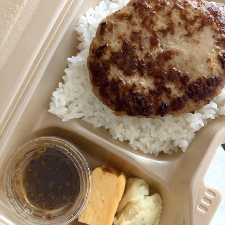 噛んだ瞬間肉汁が溢れるハンバーグの画像