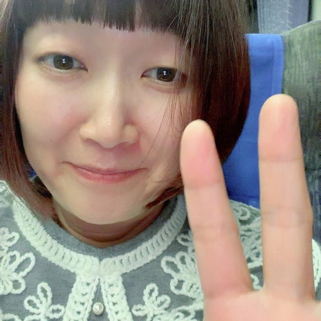 川村エミコ 生配信でシール帳作りの画像