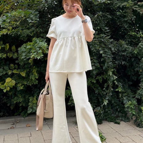 上原さくら 上下でサイズ違いの服の画像