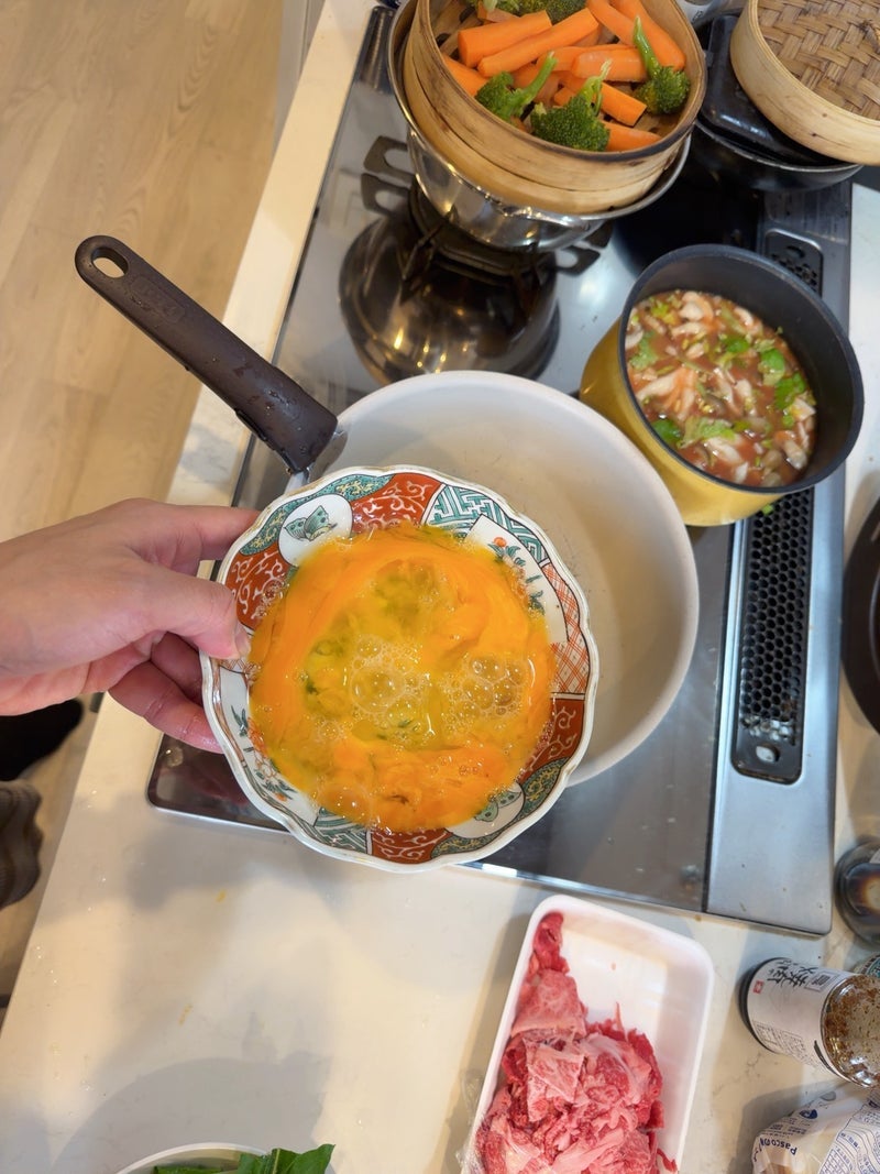 アレク ひるご飯を作っている様子の画像