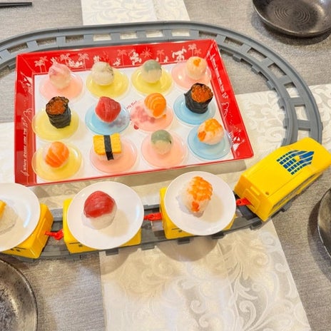 薬丸裕英 家での回転寿司に孫大喜びの画像