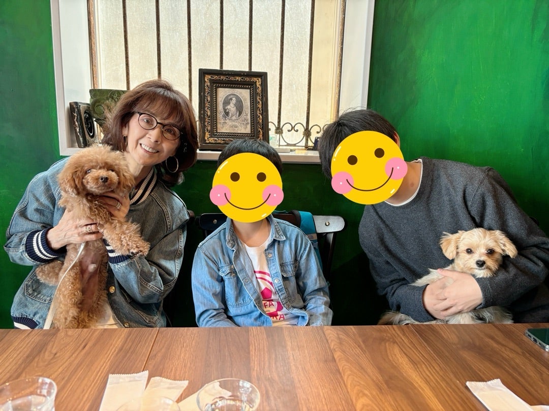 柏木由紀子 孫や娘たちとランチ