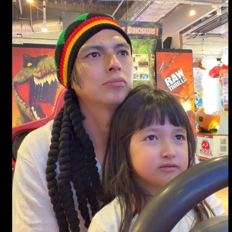 アレク ドレッドにした新しい髪型の画像