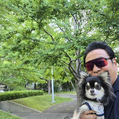 高橋英樹 暑い日の抱っこ散歩の画像
