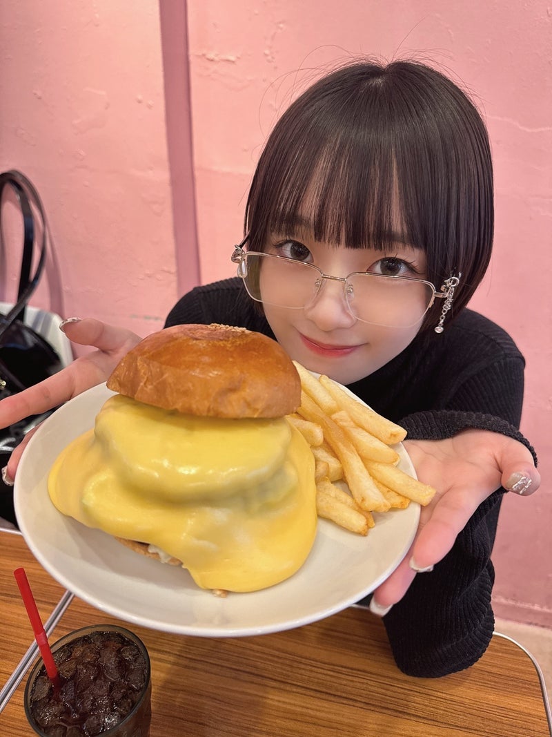 友達と食べた美味しいハンバーガーの画像