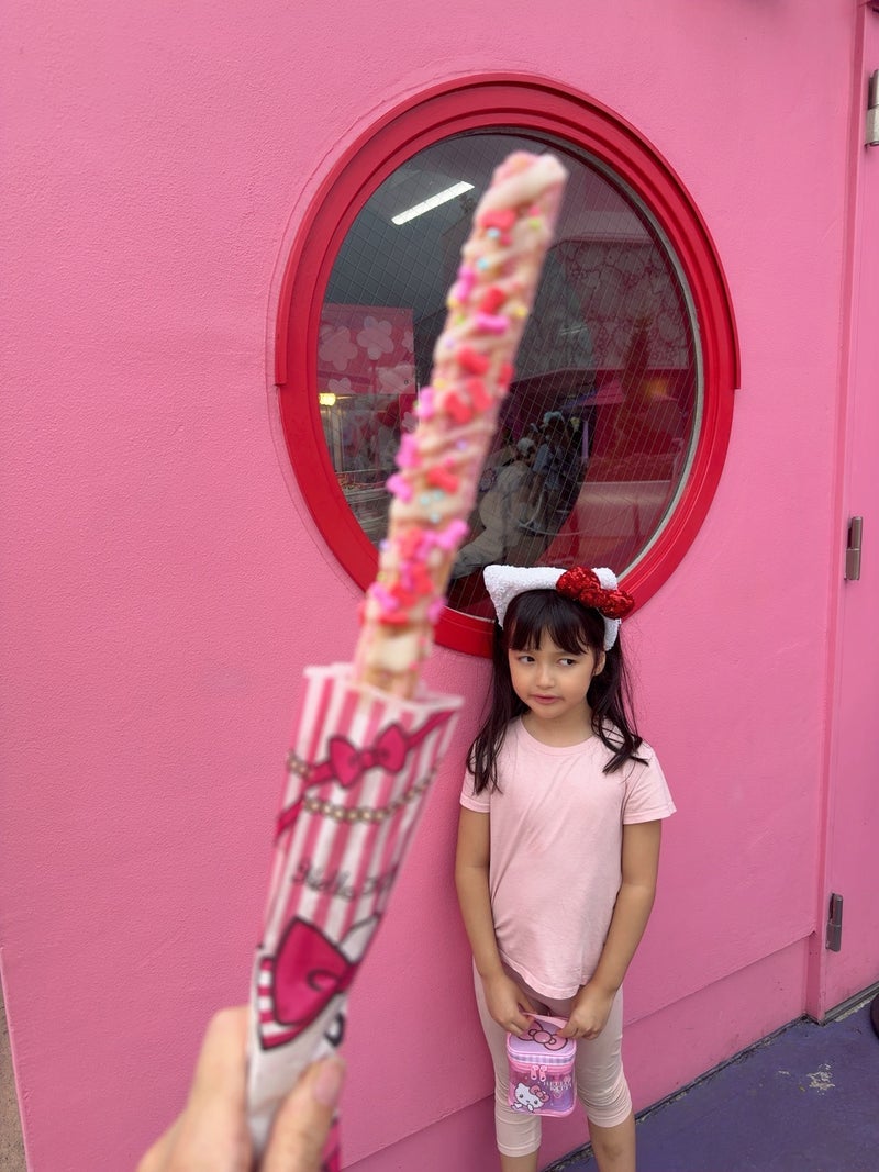 川崎希 USJで買ったキティグッズの画像