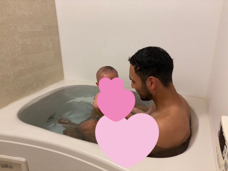 ネイボール びしょ濡れでも笑顔の親子の画像