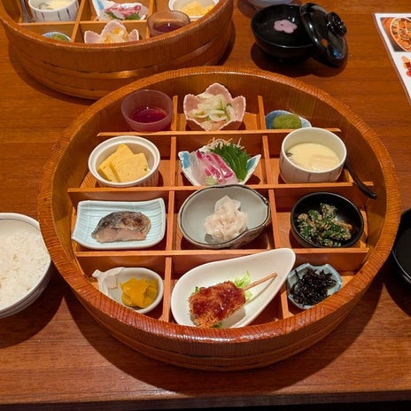 迎えに来てくれた同級生とのランチの画像