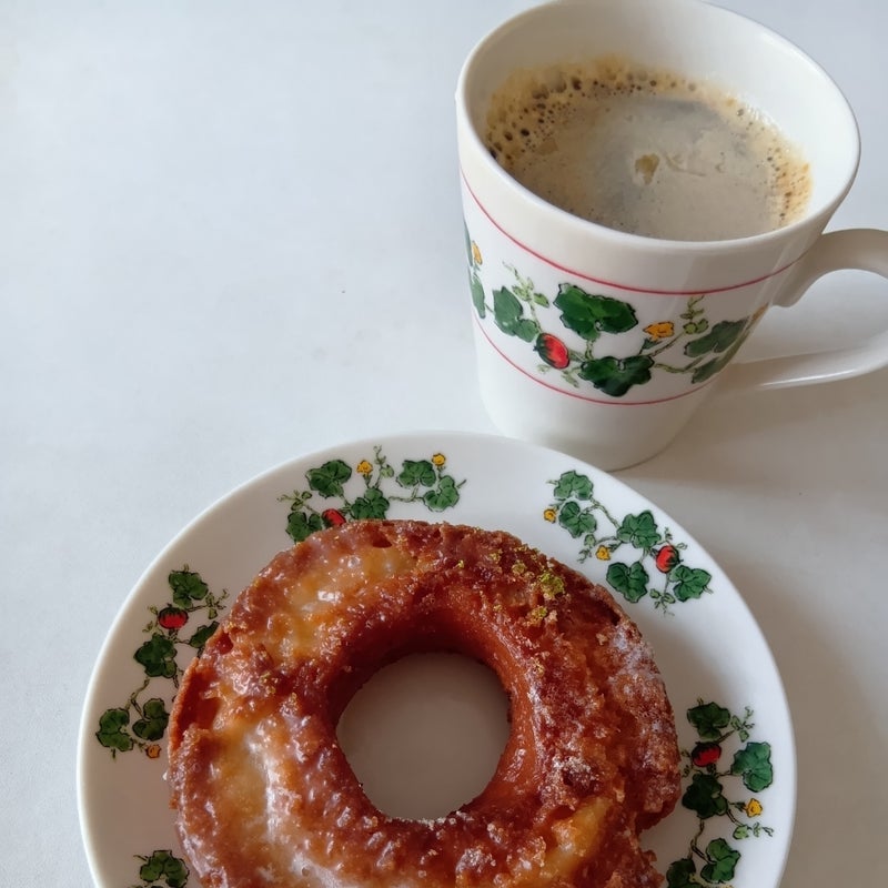 同じモノを食べがちな孤独な食卓の画像