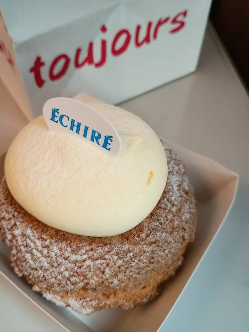 クリームも記事も濃厚なシュークリームの画像