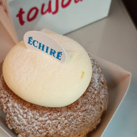 クリームも記事も濃厚なシュークリームの画像