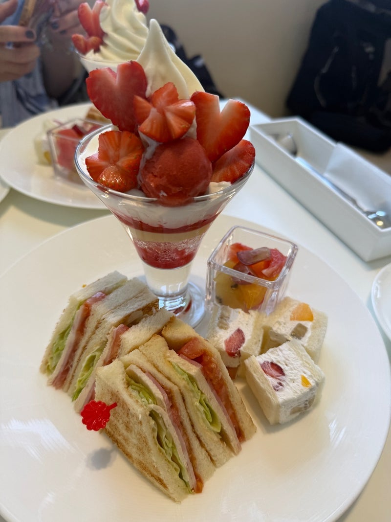 二人で食べた思い出の味のパフェの画像