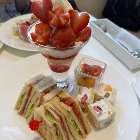 二人で食べた思い出の味のパフェの画像