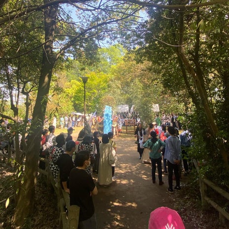 原田龍二妻祭りで賑わってた公園の画像