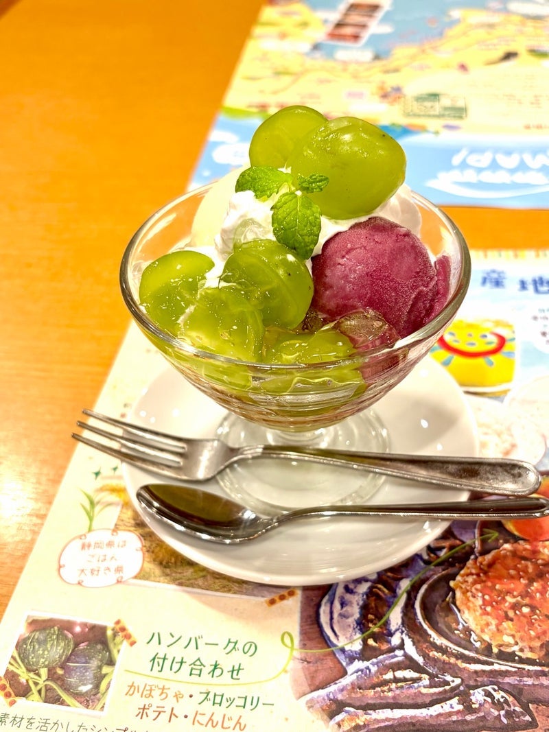 鉄板から勢いよく飛び跳ねたにんじんの画像