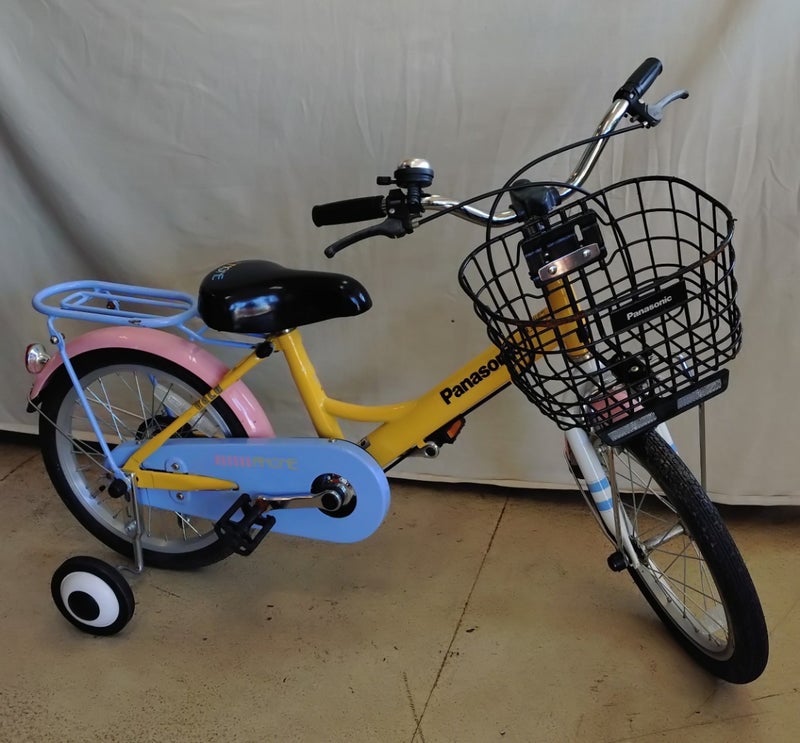 パナソニックの補助輪付き自転車の画像