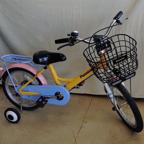 パナソニックの補助輪付き自転車の画像
