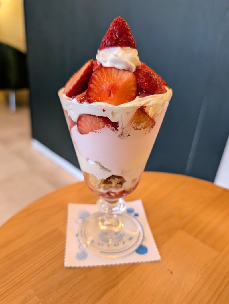 父が食べたいと言ったいちごパフェの画像