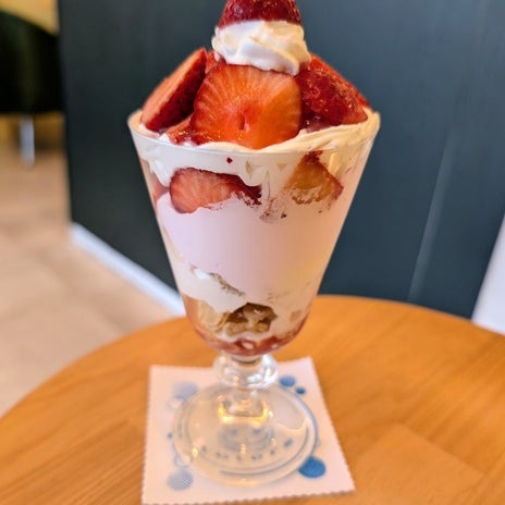 父が食べたいと言ったいちごパフェの画像