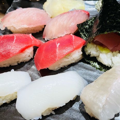 自分へのご褒美に寿司でひとり祝いの画像