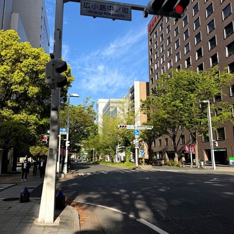 片岡愛之助 緑多い名古屋で散歩の画像