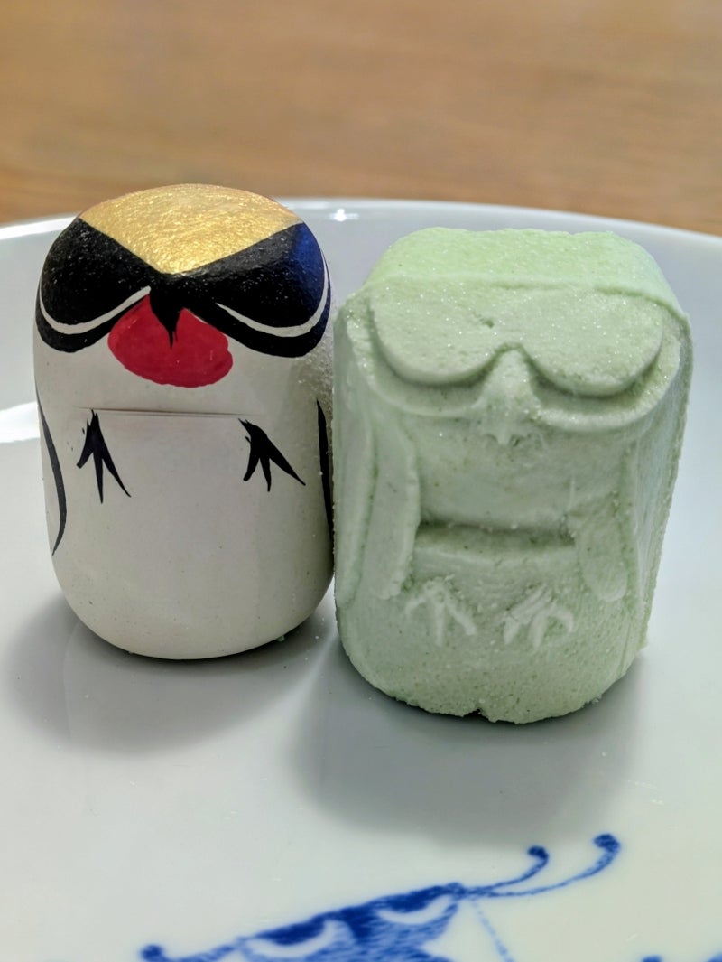 人形ではなく砂糖菓子のお土産の画像
