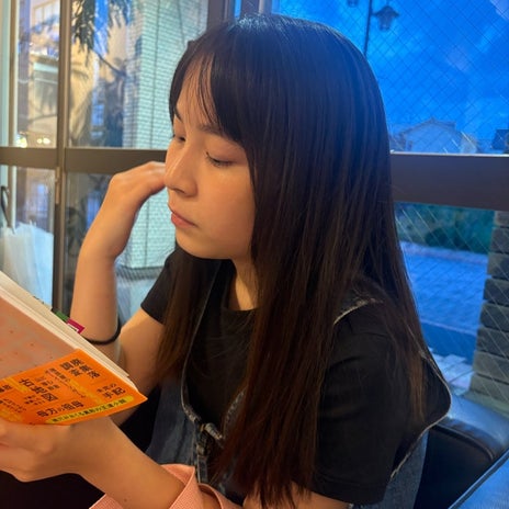 急に一緒の長さにした子の髪の毛の画像
