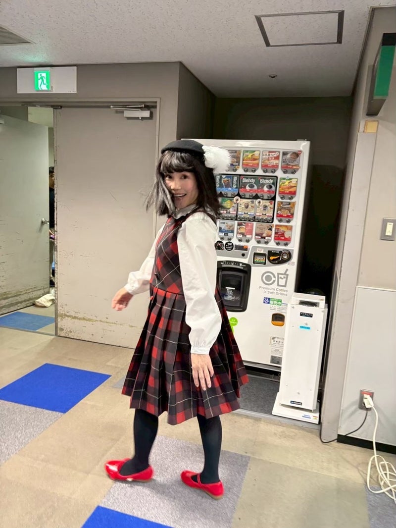 平野ノラ 3歳の時の服装を再現の画像