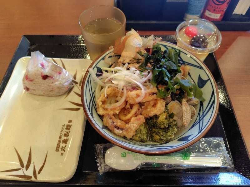 丸亀で食べた計1380円の昼食の画像